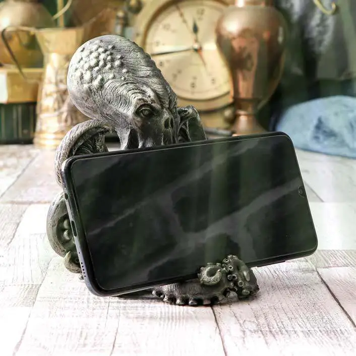 cthulhu-smartphone holder statue