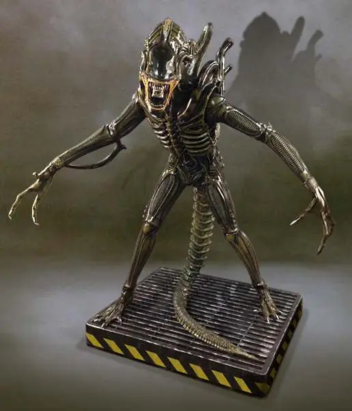 alien warrior 1:1 statue