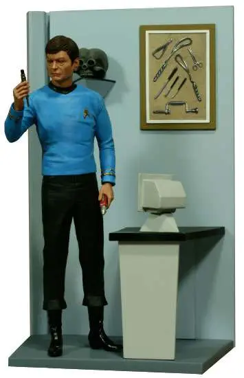 st dr mccoy 1/6 statue