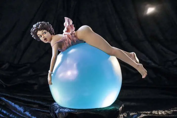 little ego bubble dream statue